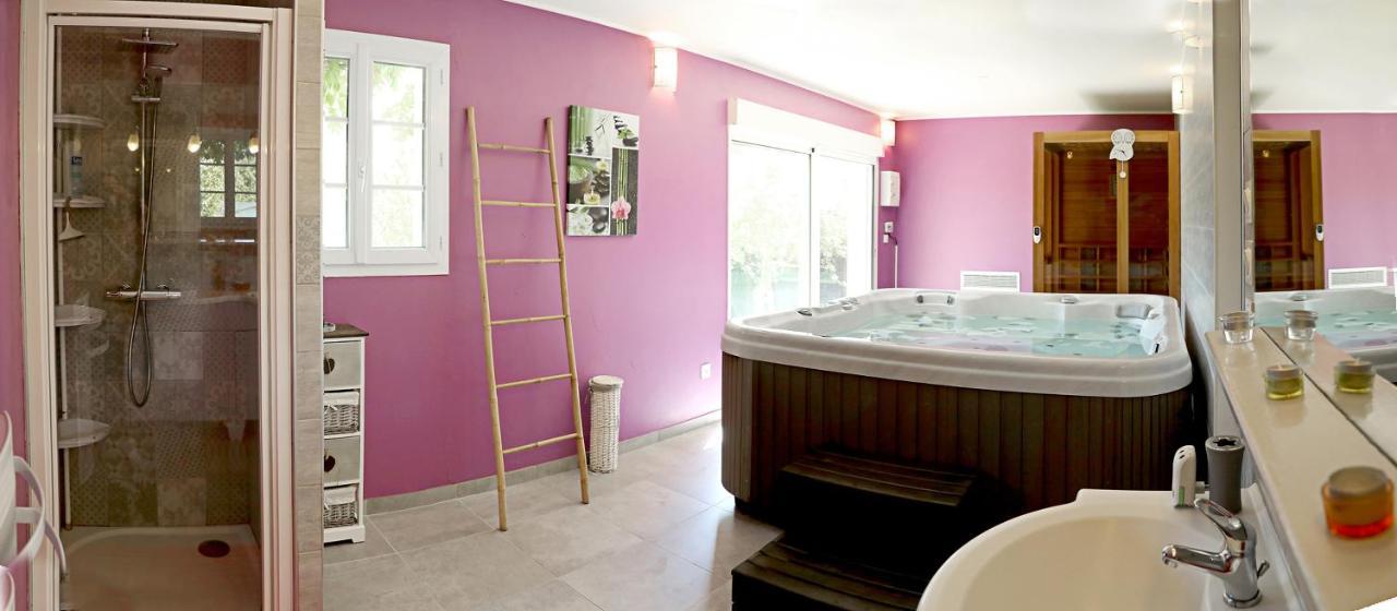 Au Coeur Du Bien Etre, Chambre D'Hotes Avec Piscine Chauffee Et Couverte, Spa, Sauna, Massages Monteaux ภายนอก รูปภาพ