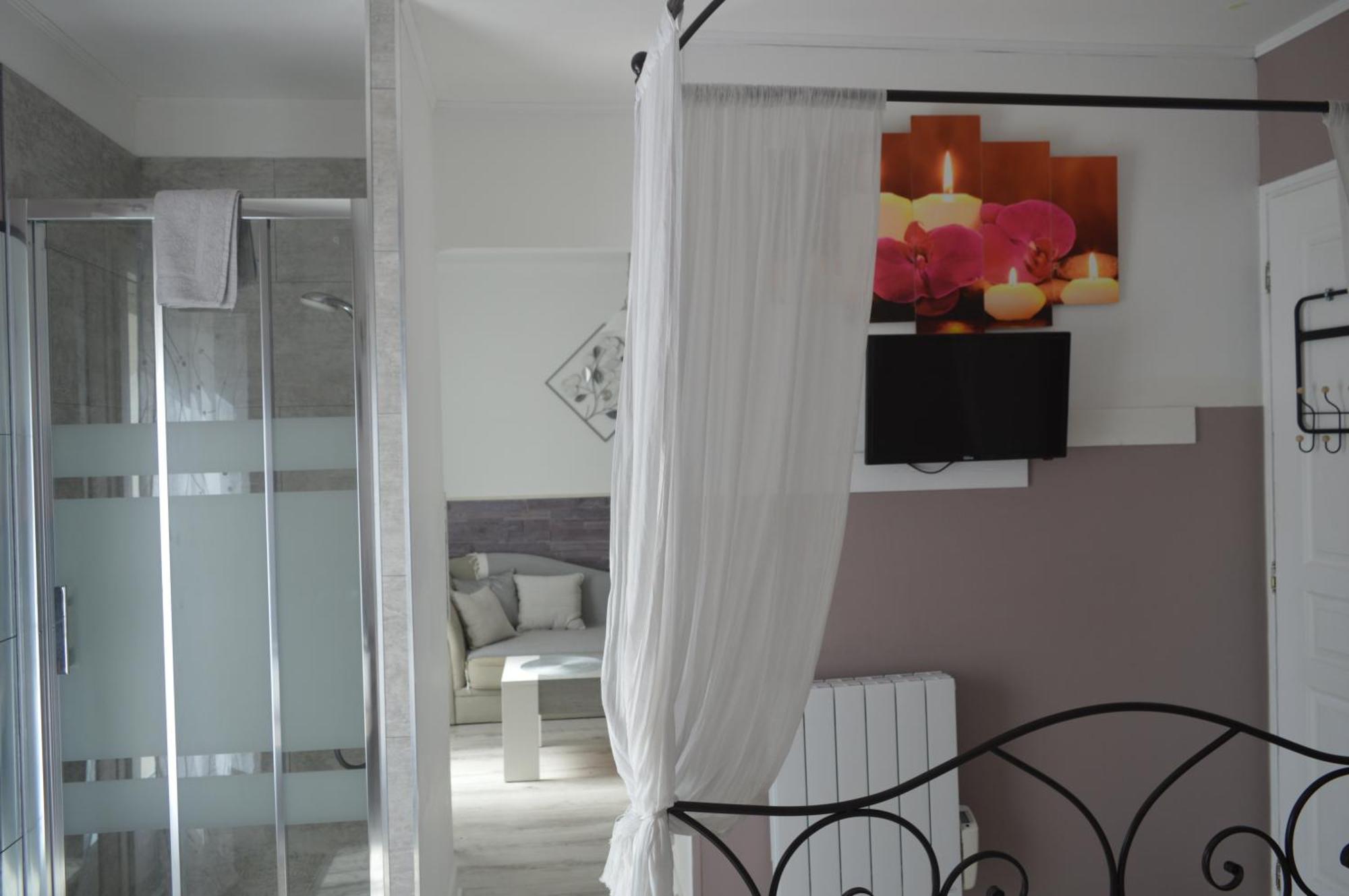 Au Coeur Du Bien Etre, Chambre D'Hotes Avec Piscine Chauffee Et Couverte, Spa, Sauna, Massages Monteaux ภายนอก รูปภาพ