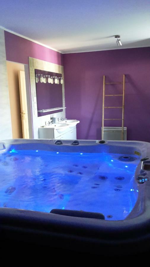 Au Coeur Du Bien Etre, Chambre D'Hotes Avec Piscine Chauffee Et Couverte, Spa, Sauna, Massages Monteaux ภายนอก รูปภาพ